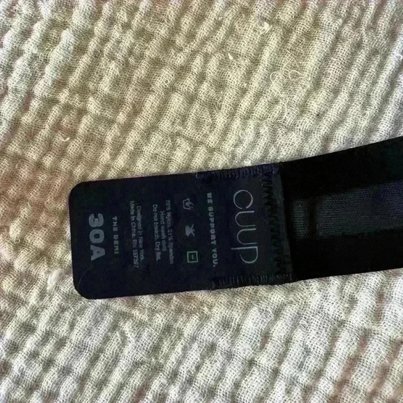 CUUP Demi Spacer Bra | 30A | T SHIRT BRA | Black | Gold Hardware - Picture 5 of 9